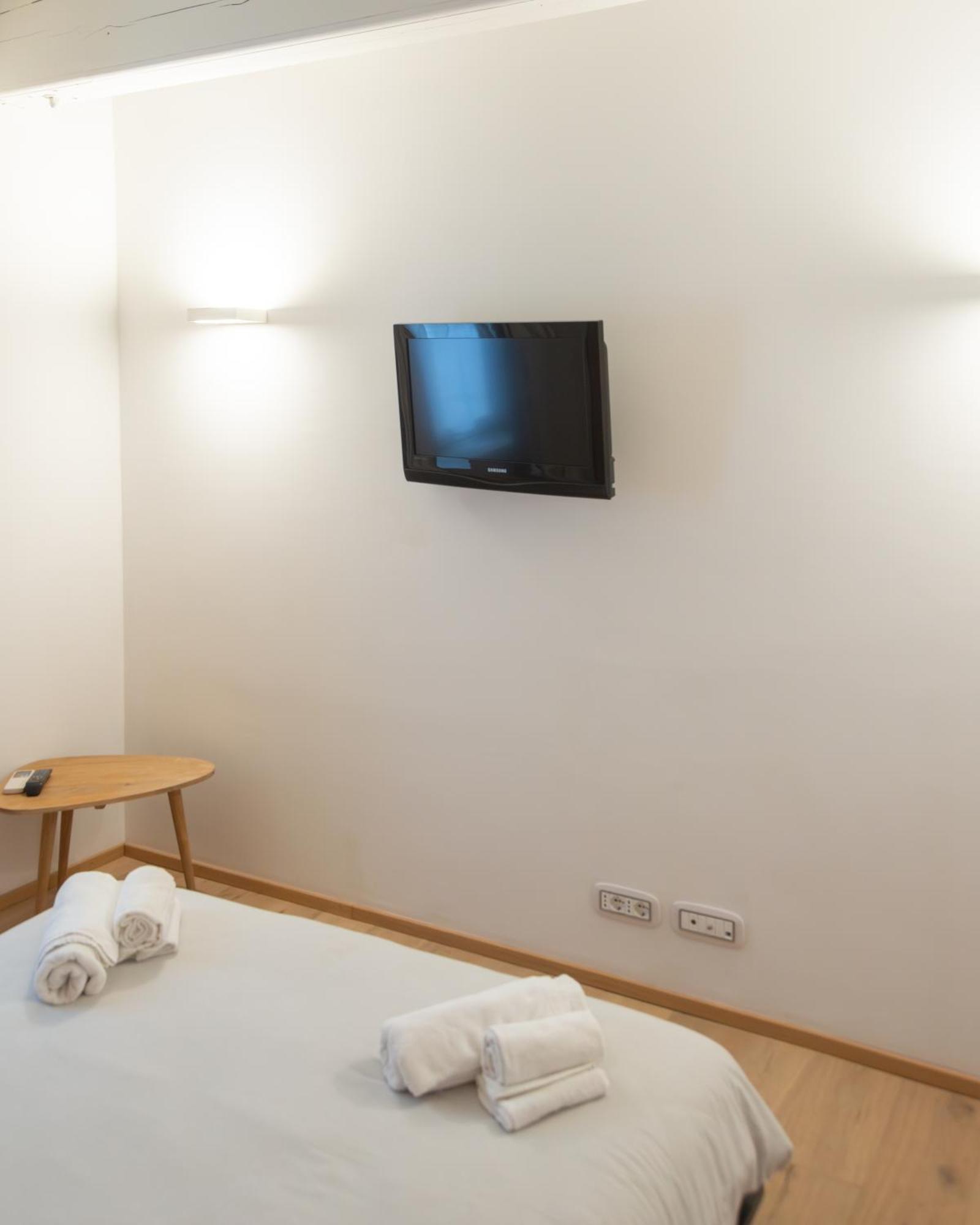 White Moon Crema & Parking Apartment Exterior photo